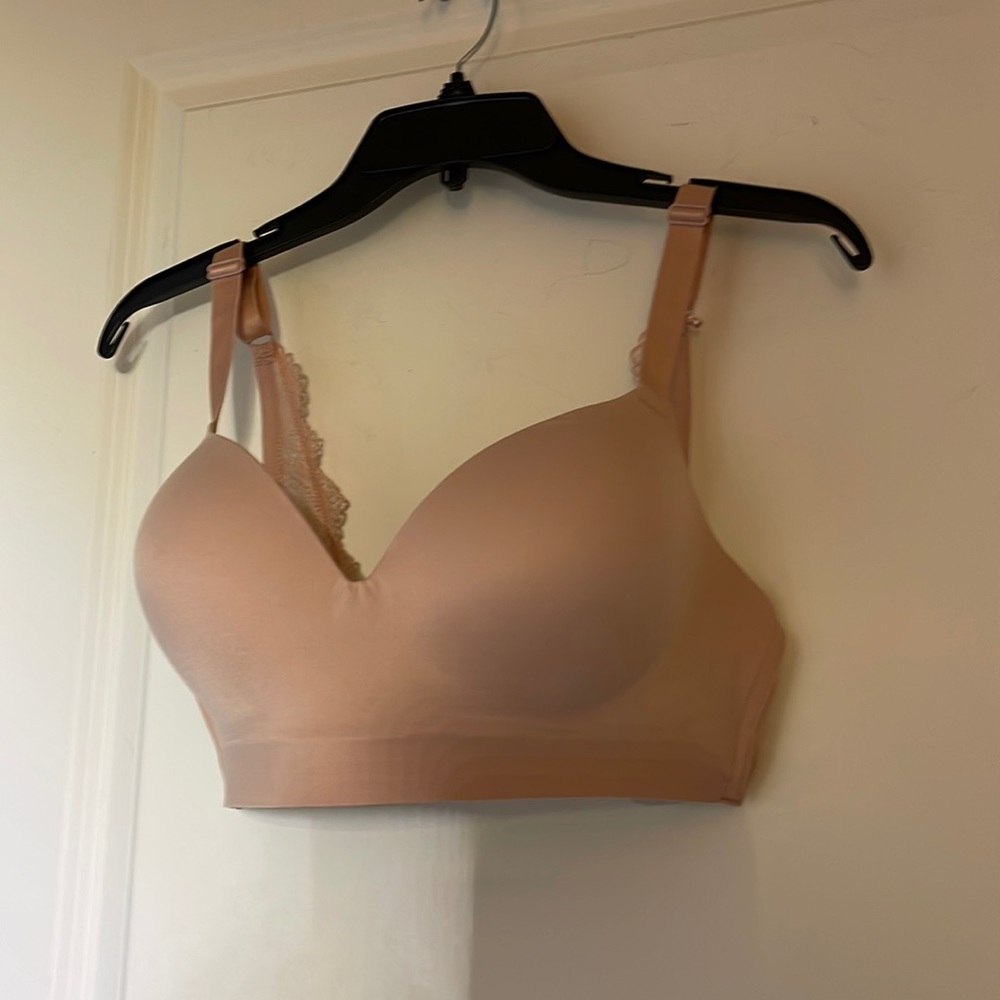 Enlists Luxe Wireless Lace J Hook Bra